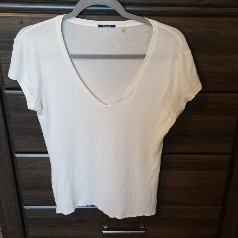 Tahari t-shirt